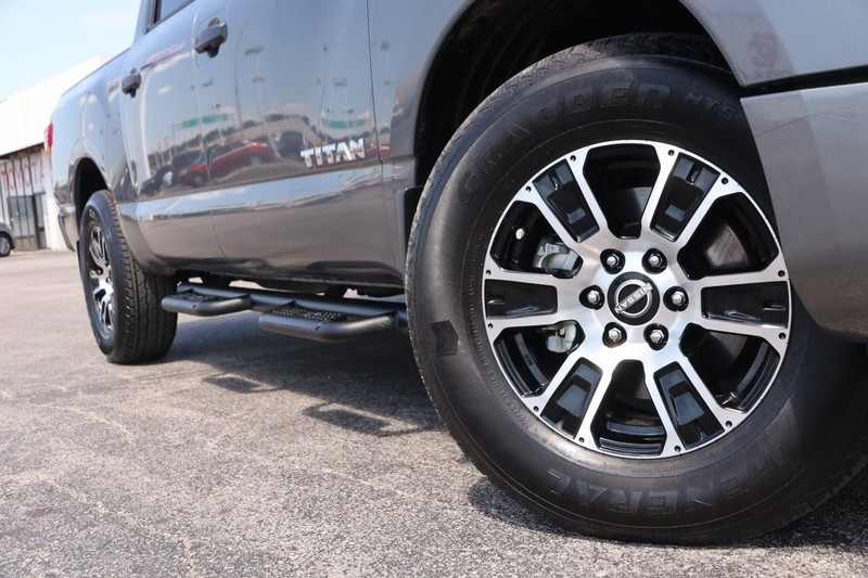 Nissan Titan Vehicle Image 04