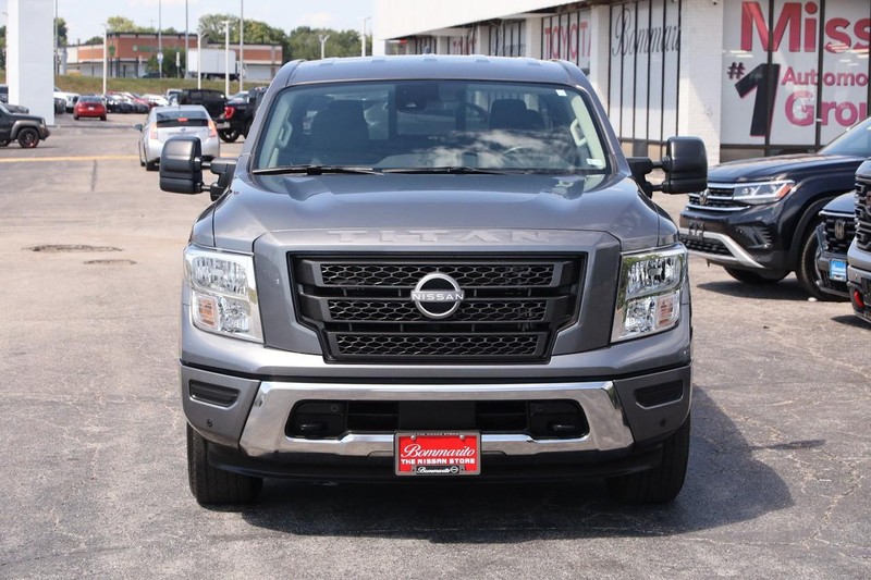 Nissan Titan Vehicle Image 05