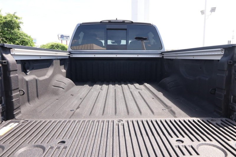 Nissan Titan Vehicle Image 08