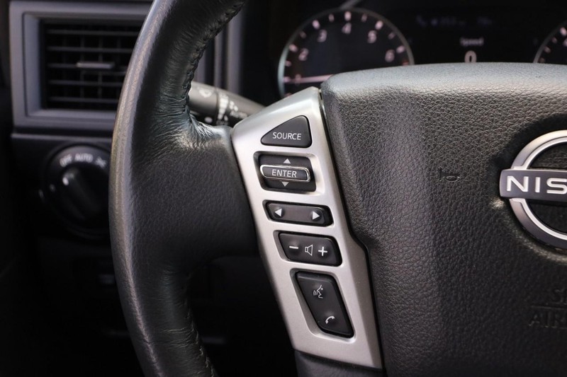 Nissan Titan Vehicle Image 12