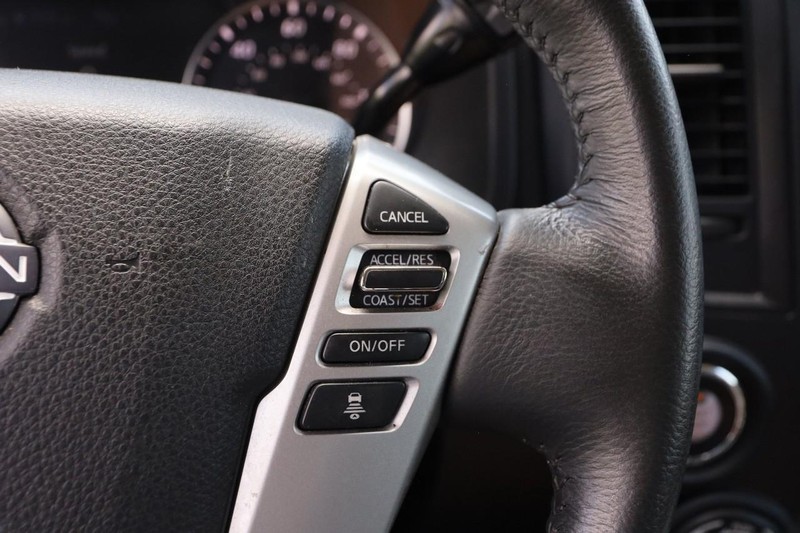 Nissan Titan Vehicle Image 13
