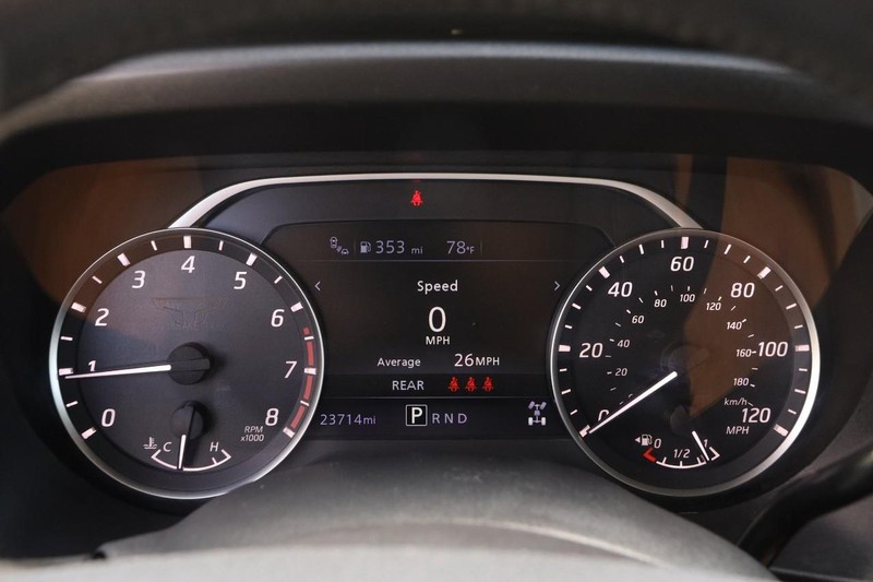Nissan Titan Vehicle Image 14