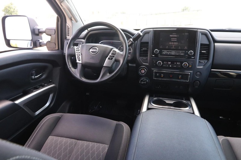 Nissan Titan Vehicle Image 23