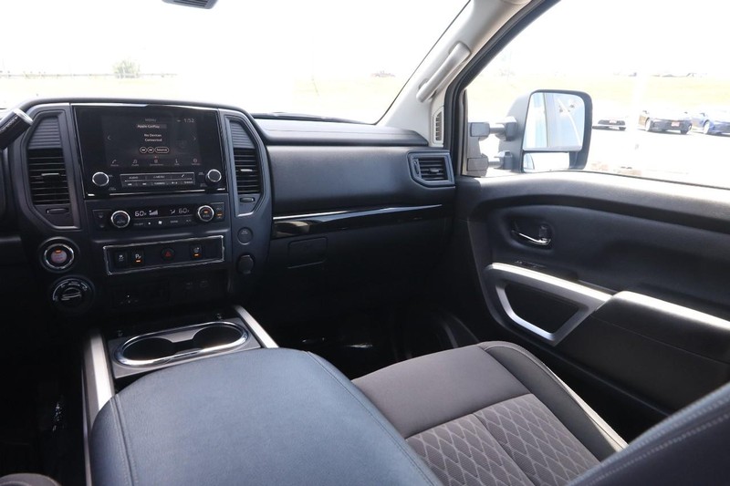 Nissan Titan Vehicle Image 26