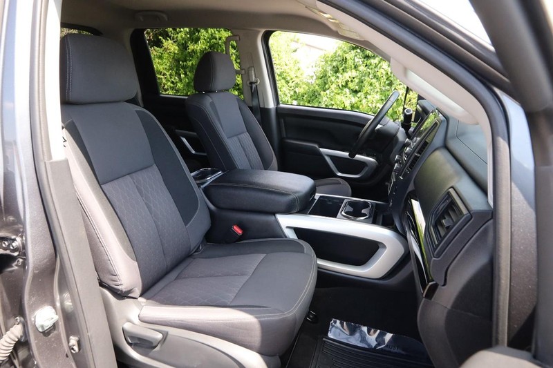 Nissan Titan Vehicle Image 27