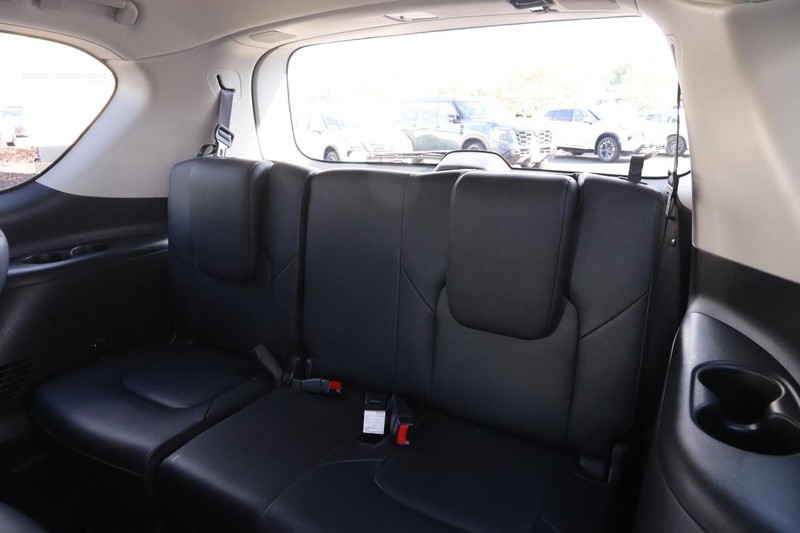 Nissan Armada Vehicle Image 12