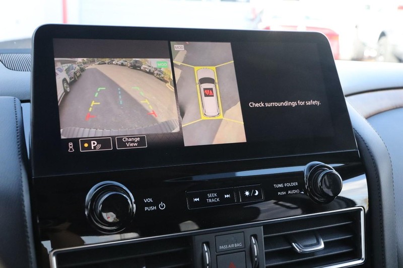Nissan Armada Vehicle Image 19