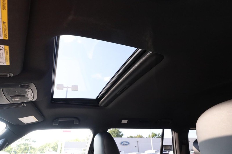 Nissan Armada Vehicle Image 09