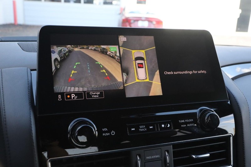 Nissan Armada Vehicle Image 19