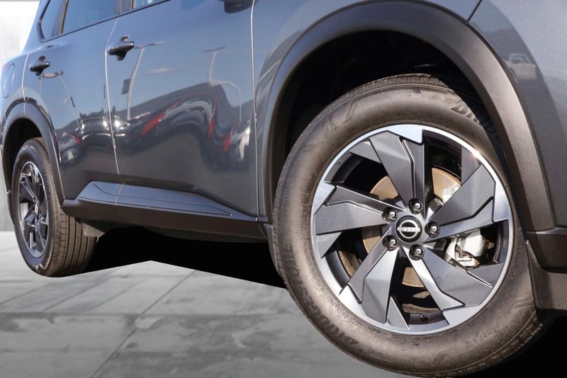 Nissan Rogue Vehicle Image 03