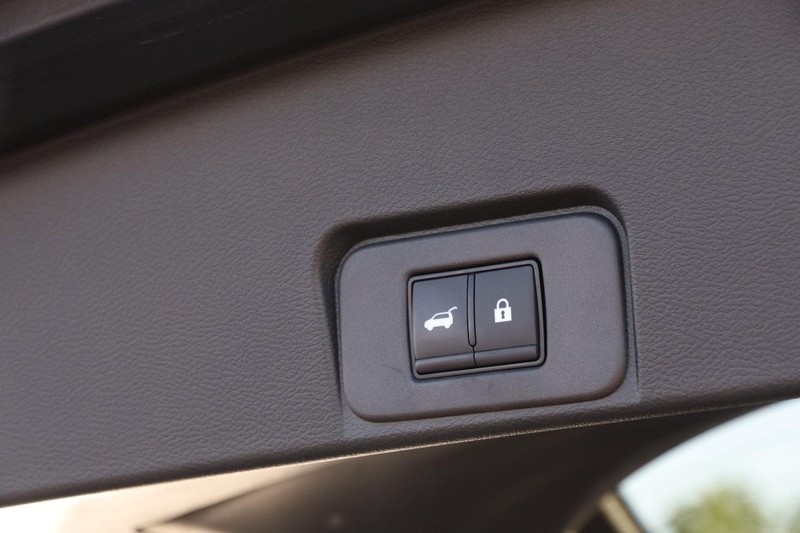 Nissan Rogue Vehicle Image 08
