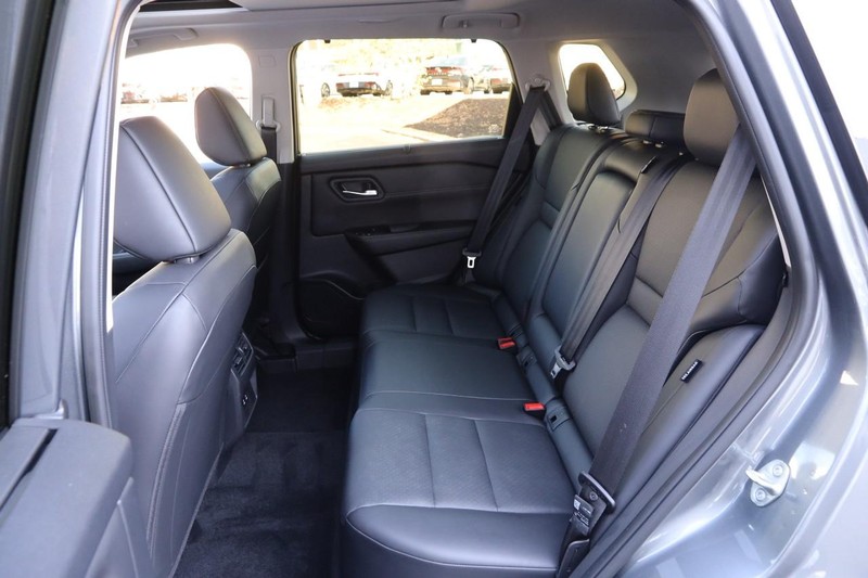 Nissan Rogue Vehicle Image 11