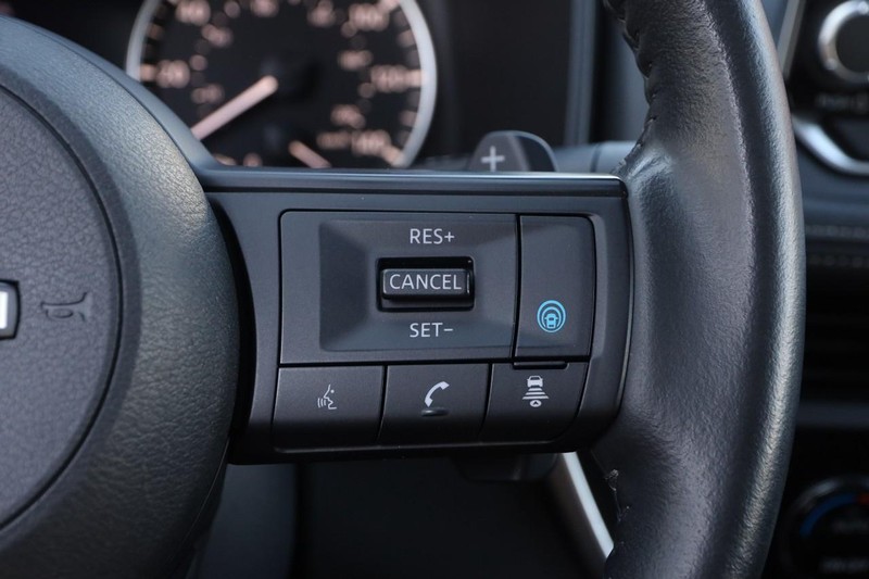 Nissan Rogue Vehicle Image 14