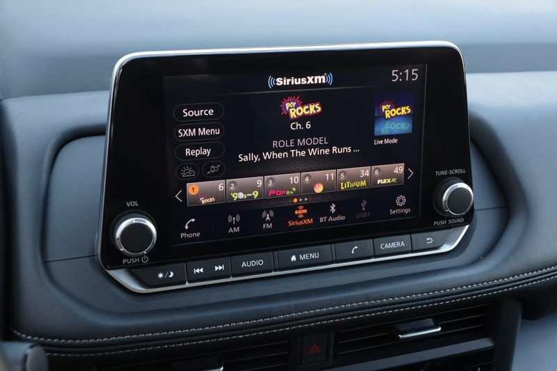 Nissan Rogue Vehicle Image 16