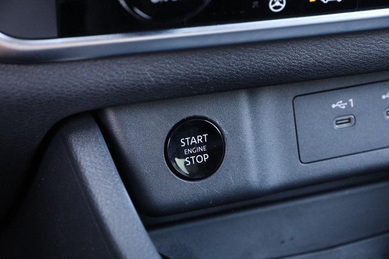 Nissan Rogue Vehicle Image 19