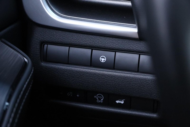 Nissan Rogue Vehicle Image 21