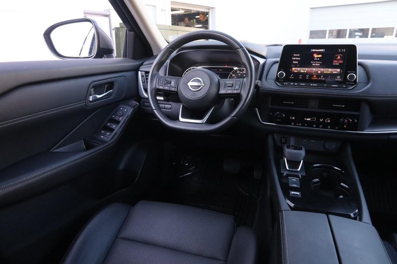 Nissan Rogue Vehicle Image 23