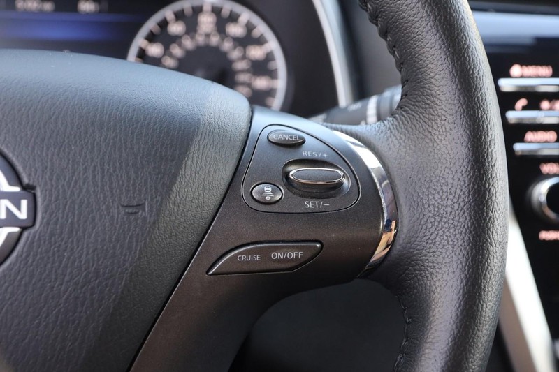 Nissan Murano Vehicle Image 12
