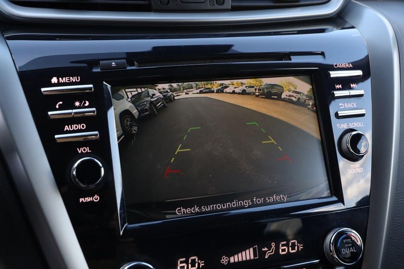 Nissan Murano Vehicle Image 16