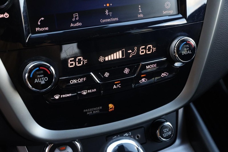 Nissan Murano Vehicle Image 17
