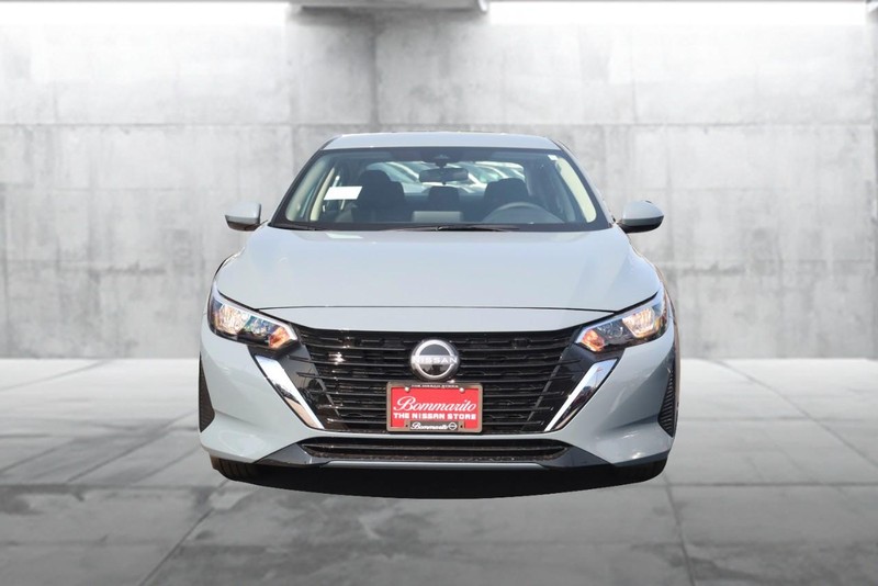 Nissan Sentra Vehicle Image 04