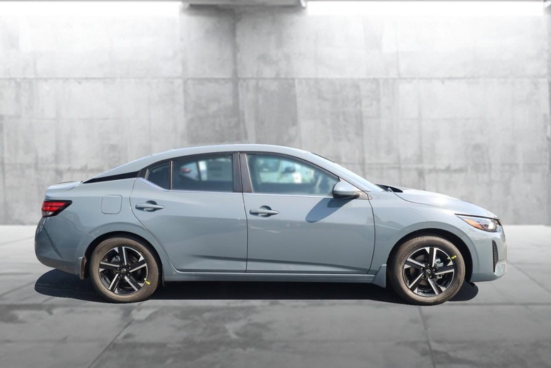 Nissan Sentra Vehicle Image 05