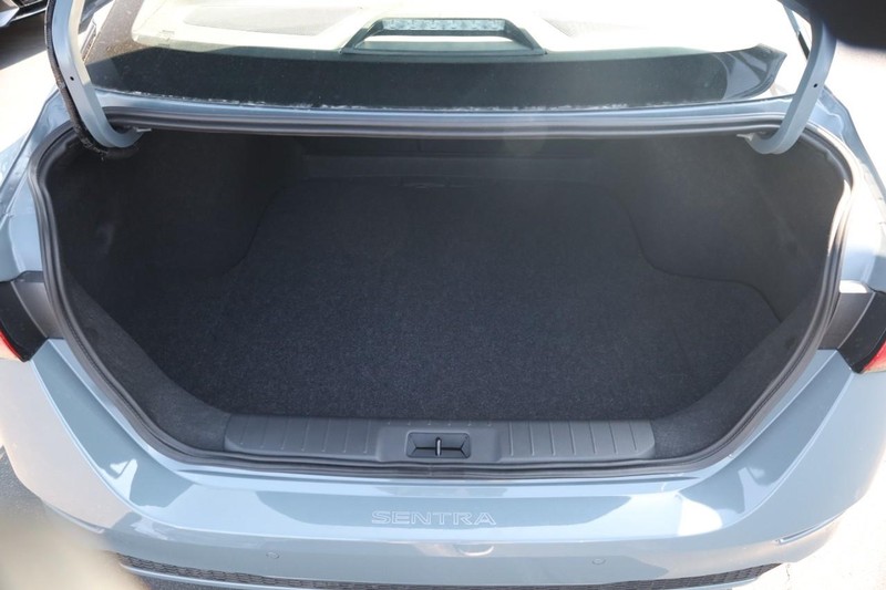 Nissan Sentra Vehicle Image 07