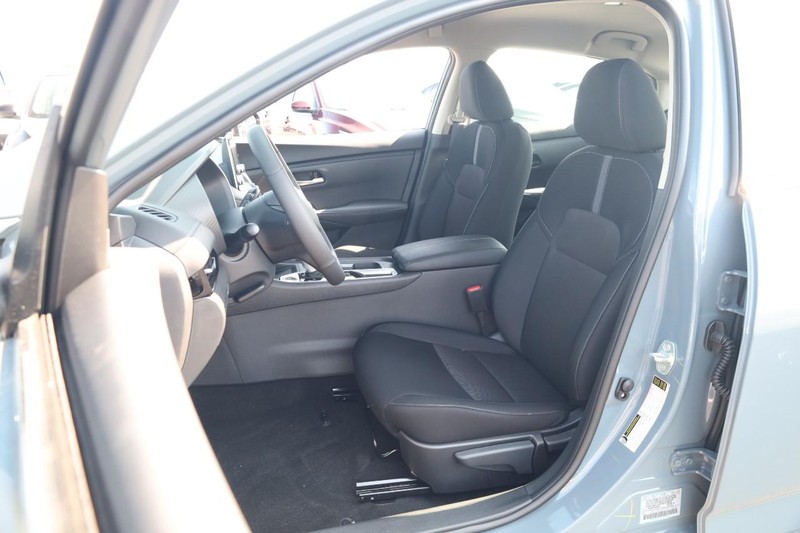 Nissan Sentra Vehicle Image 08