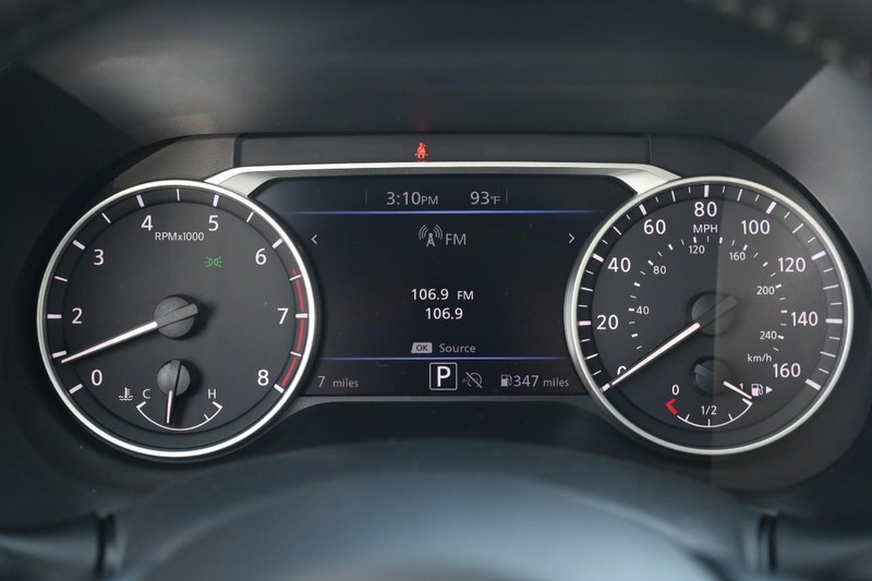 Nissan Sentra Vehicle Image 10