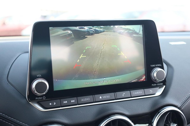 Nissan Sentra Vehicle Image 12
