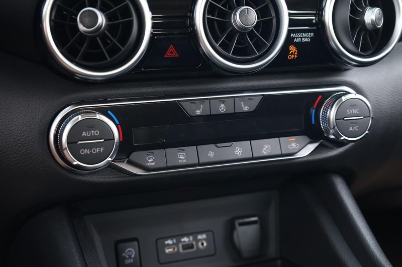 Nissan Sentra Vehicle Image 14