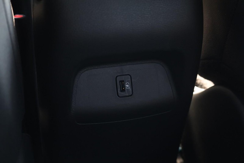 Nissan Sentra Vehicle Image 21