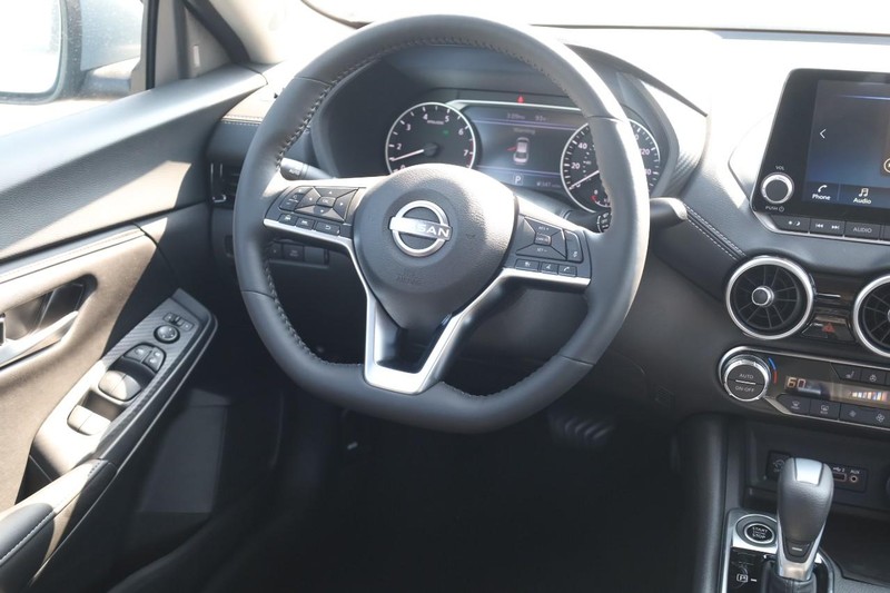 Nissan Sentra Vehicle Image 23