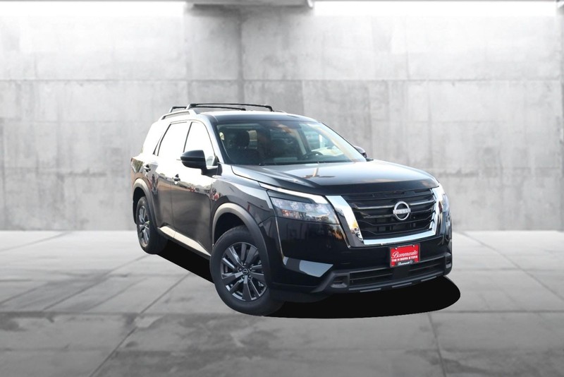 Nissan Pathfinder Vehicle Image 02