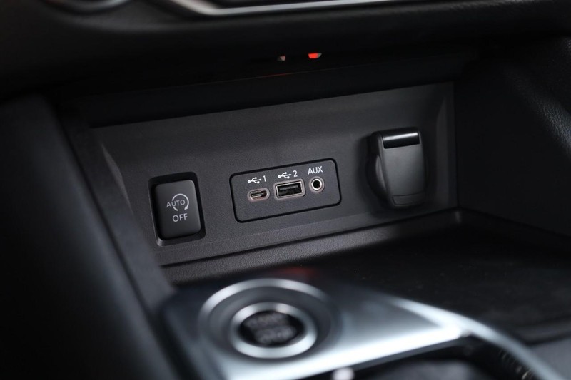 Nissan Sentra Vehicle Image 16