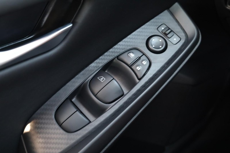 Nissan Sentra Vehicle Image 19