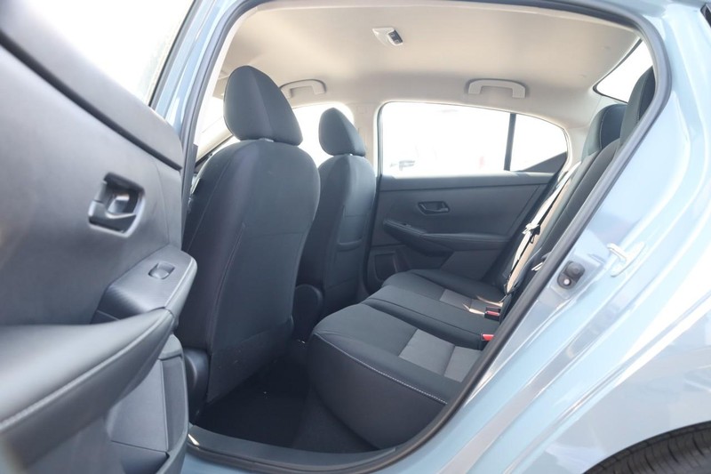 Nissan Sentra Vehicle Image 21