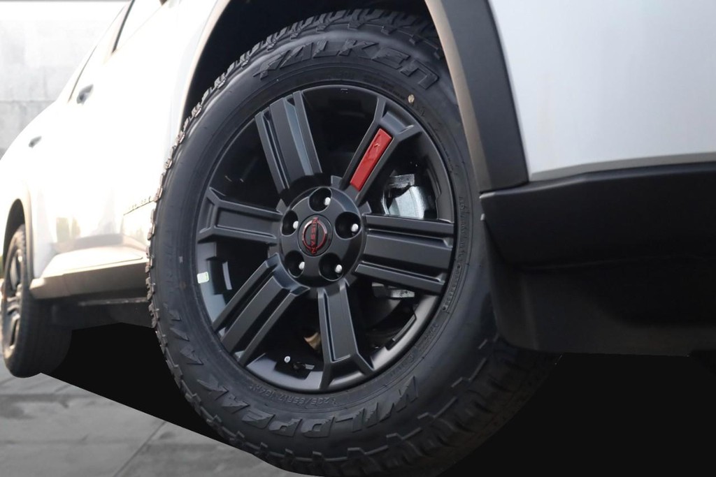 Nissan Rogue Vehicle Image 03