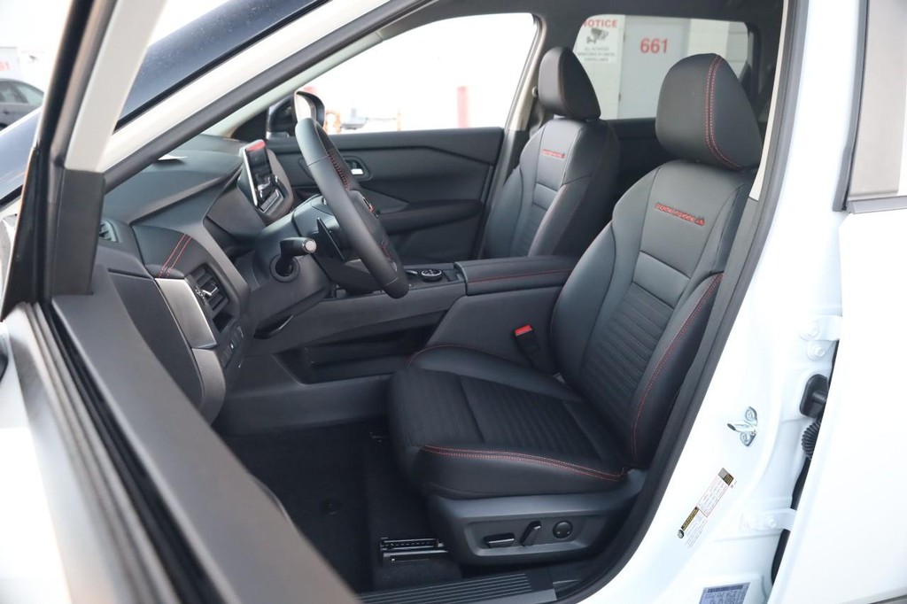 Nissan Rogue Vehicle Image 08