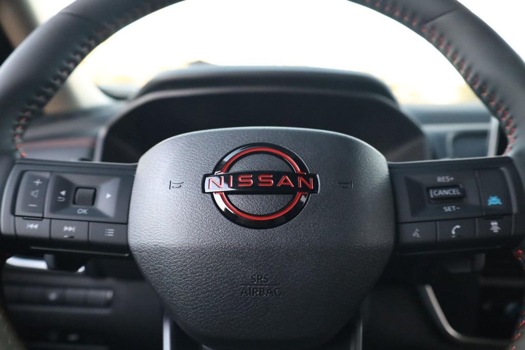 Nissan Rogue Vehicle Image 09