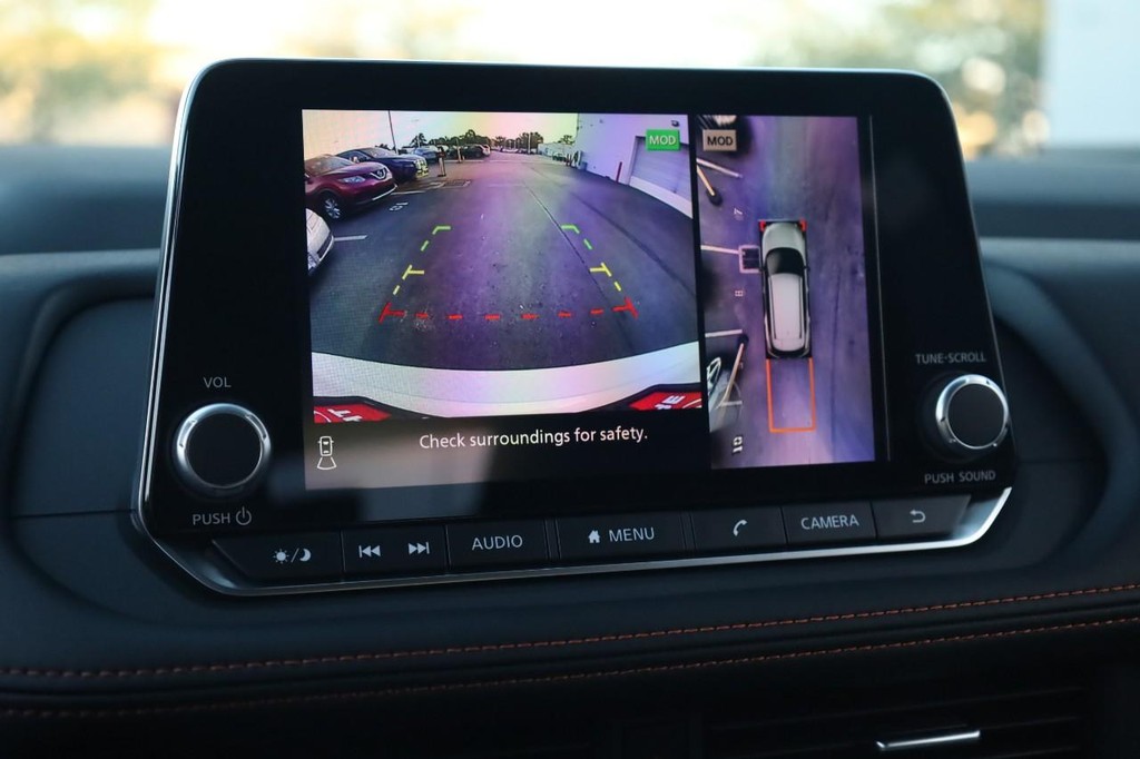 Nissan Rogue Vehicle Image 12