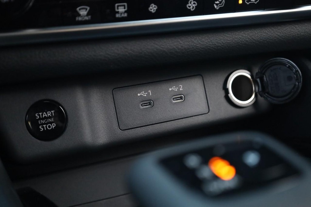 Nissan Rogue Vehicle Image 14