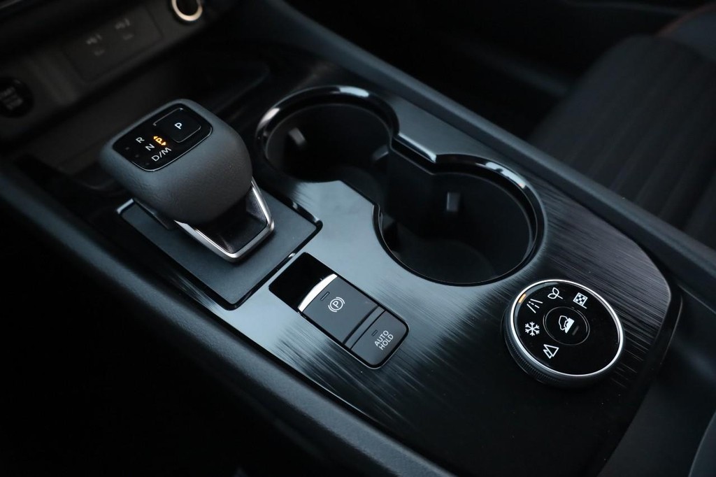 Nissan Rogue Vehicle Image 15