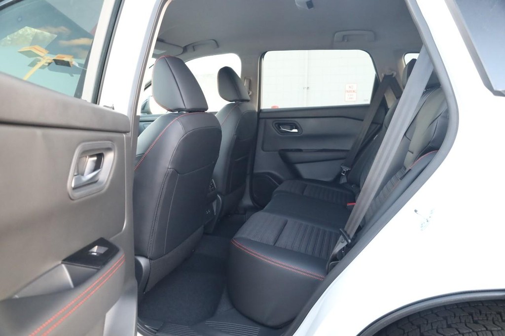 Nissan Rogue Vehicle Image 20