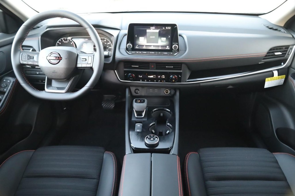 Nissan Rogue Vehicle Image 22