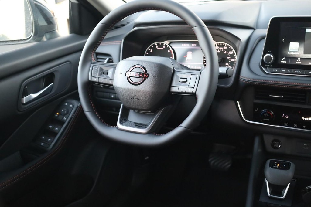 Nissan Rogue Vehicle Image 23