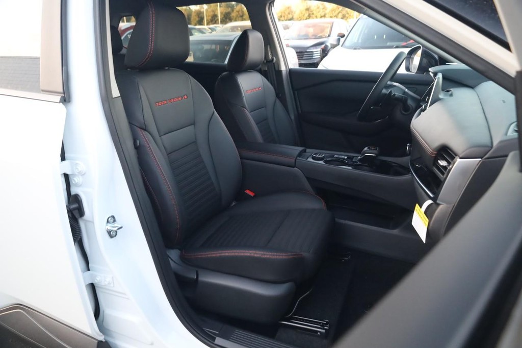 Nissan Rogue Vehicle Image 24