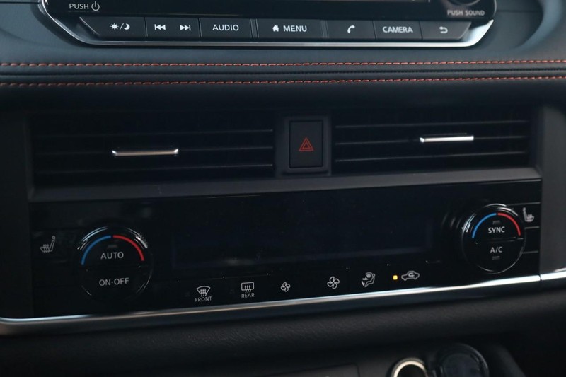 Nissan Rogue Vehicle Image 13