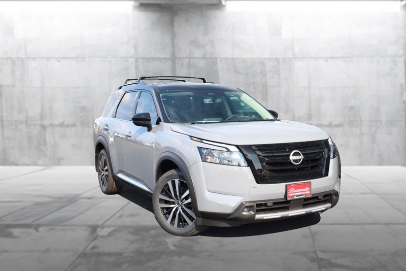 Nissan Pathfinder Vehicle Image 02