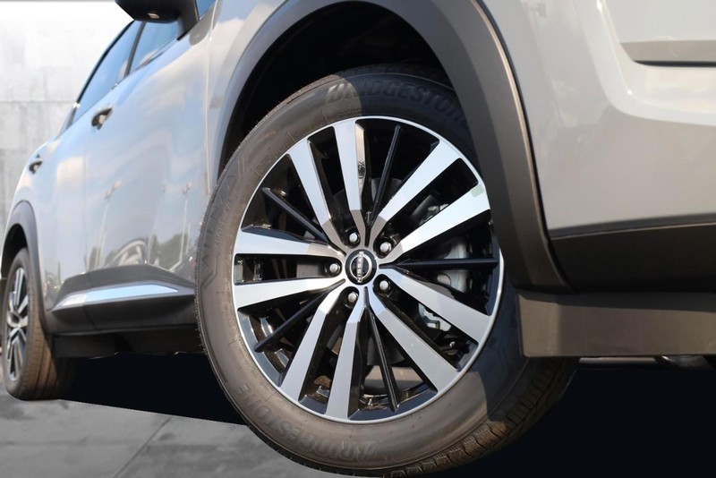 Nissan Pathfinder Vehicle Image 03